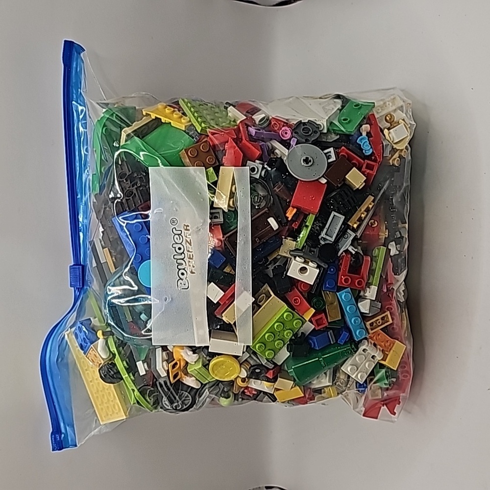 Legos I gallon bag of random pieces